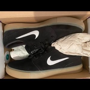 Nike SB Janoski skate shoes